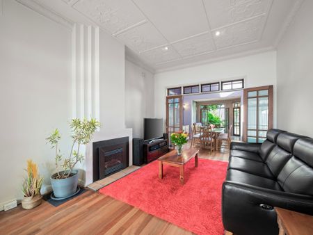 Stylish Three Bedroom Home in Sought-After Queens Park Location - Photo 4