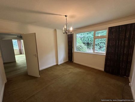 4 bedroom bungalow to rent - Photo 2
