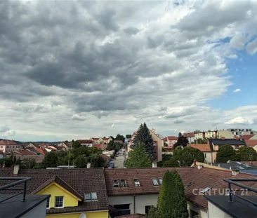 Pronájem moderního bytu 2+kk s terasou a parkovacím místem v centru... - Fotografie 3
