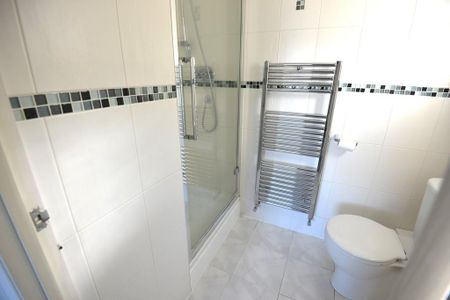 5 bedroom detached house to rent - Photo 4