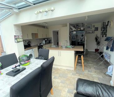 3 bedroom semi-detached house to rent - Photo 3