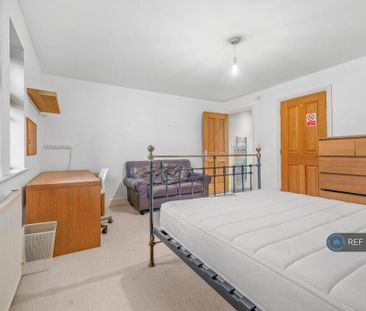 1 bedroom in a house share to rent - Photo 4