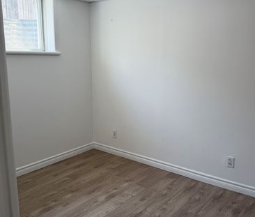 For Lease - 41 Sydenham Wells Court, Barrie, Ontario - Photo 3