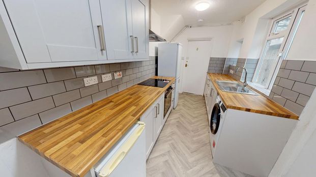 5 bedroom semi-detached house to rent - Photo 1