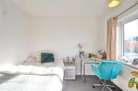 4 bedroom semi-detached house to rent - Photo 2