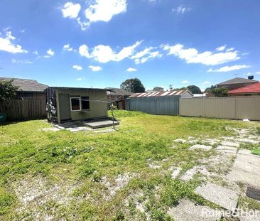 Renovated 3-Bedroom Home in Springvale! - Photo 2