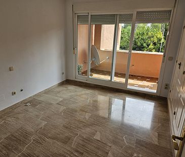 Middle Floor Apartment in Guadalmina Baja - Photo 2