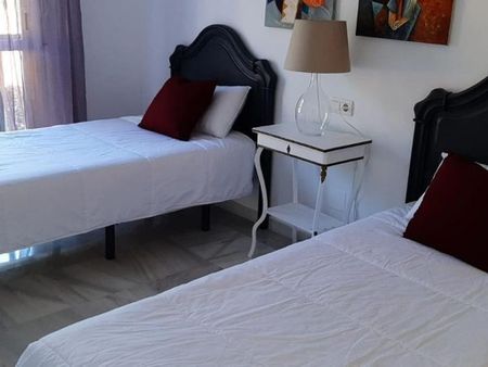 Luxury penthouse for rent in Nueva Andalucia, Spain - Photo 2