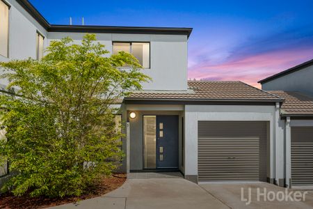 Fantastic 2 Bedroom Ensuite + Study Townhouse with Garage - Photo 2