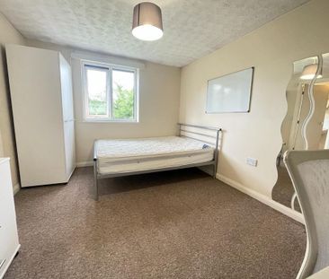 6 bedroom townhouse to rent - Photo 3