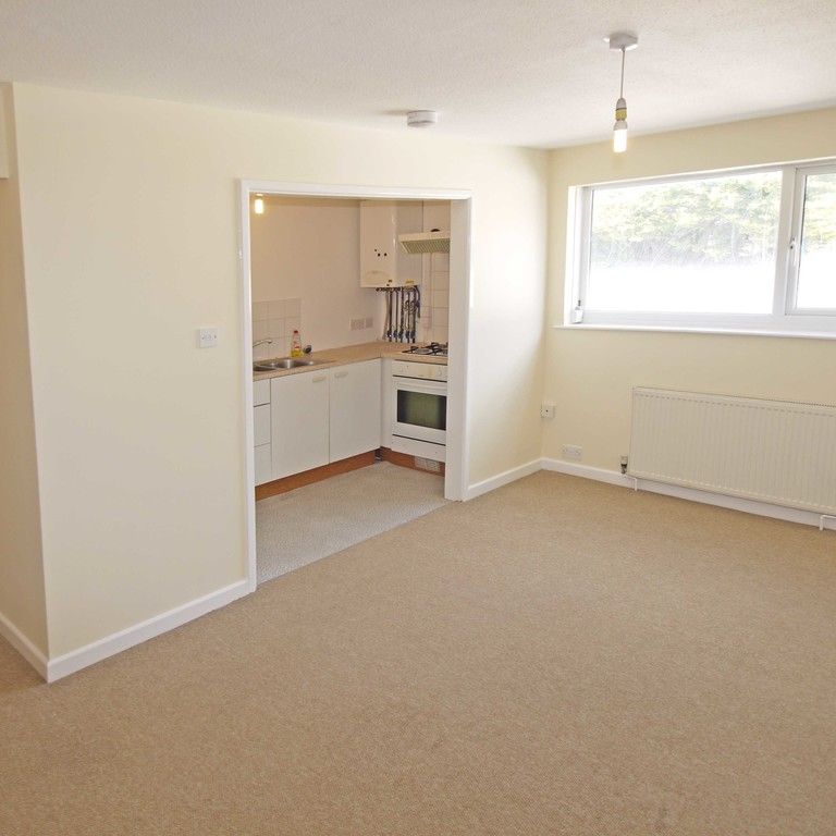 1 bedroom Upper Floor Flat flat to rent - Photo 1
