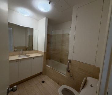 Sub Penthouse Living On The 27th Floor - Photo 5