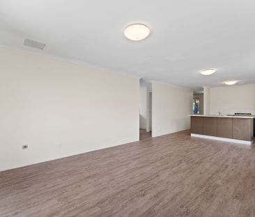 Low Maintenance 4x2 Family Home in Baldivis - Photo 2
