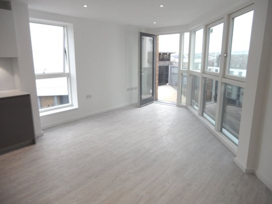 Embankment House - Photo 1