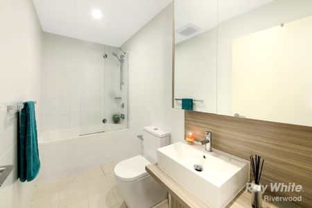 Immaculate Modern 2-bedroom Apartment with Study - Photo 5