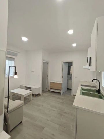 Piso de alquiler en Calle de Vicente Martín Arias, 9, Comillas - Photo 2