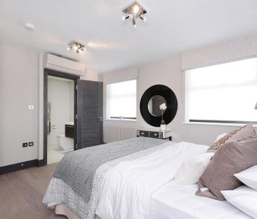 3 bedroom flat to rent - Photo 4