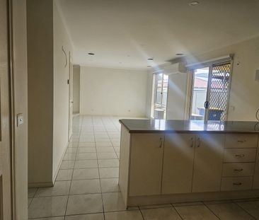 Family home in Cranbourne East - Photo 2