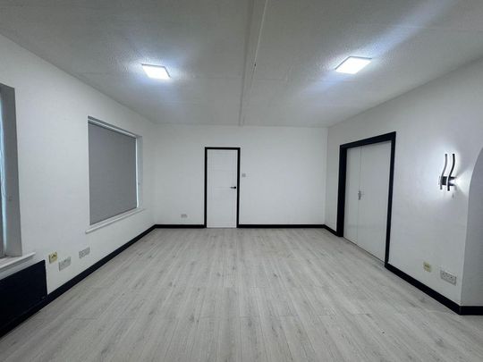 4 bedroom flat to rent - Photo 1