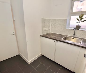 2 Bed Flat, Glendown House, E8 - Photo 3