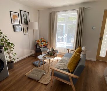 1 Bed Semi-Detached House, Globe Pond Road, SE16 - Photo 4