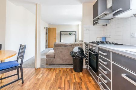 3 bedroom flat to rent - Photo 3