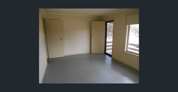 Lovely Three Bedroom Home - Photo 1