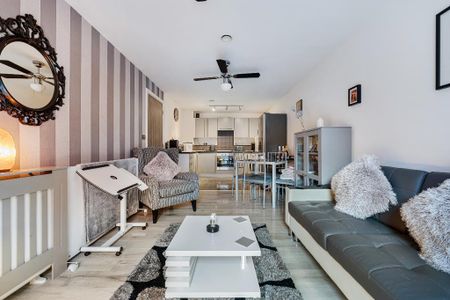 2 bedroom apartment to rent - Photo 4