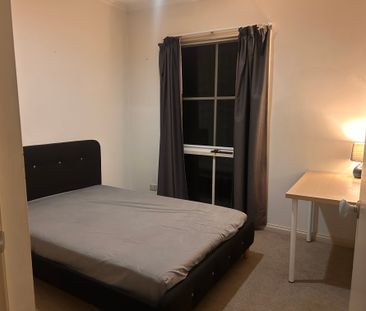 St Kilda East - Photo 5