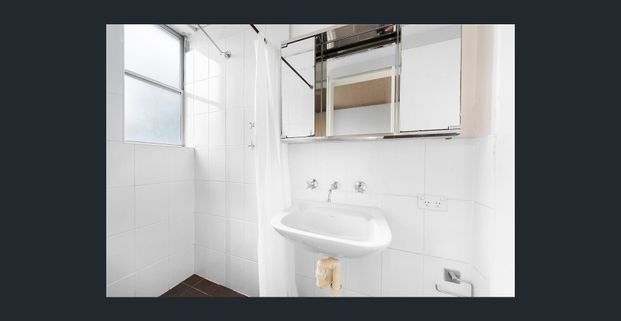 Conveniently located studio apartment - Photo 1