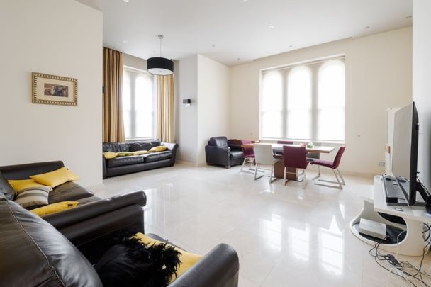 4 bedroom flat to rent - Photo 1