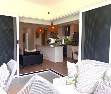 Stunning Family Home With Bay Peaks! - Photo 1