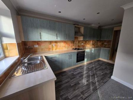 3 bedroom property to rent in Dewsbury - Photo 2