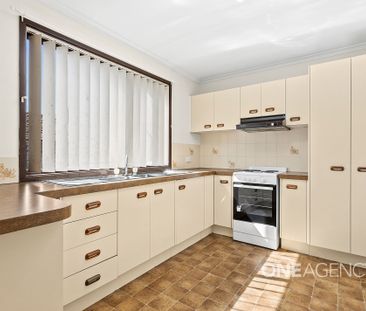 COMFORTABLE TOWNHOUSE LIVING WITH PRACTICAL INTERNAL FEATURES - Photo 3