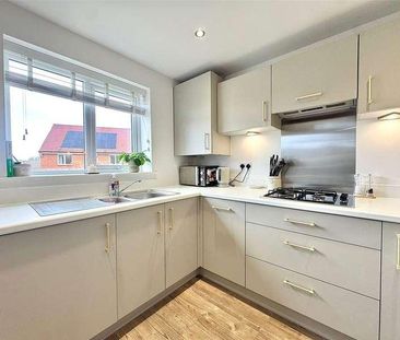 Boyce Drive, Tongham, Farnham, Surrey, GU10 - Photo 5