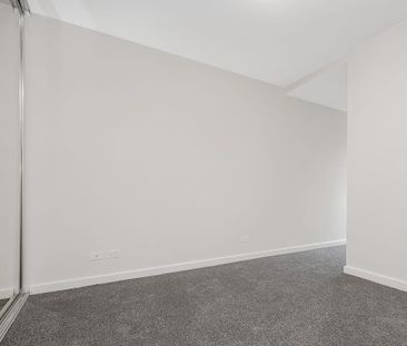 Spacious Apartment in Great Location - Photo 3