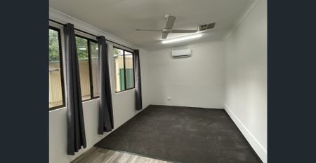 Charming Country Living in Dubbo - 3 Bedroom Home for Rent - Photo 2