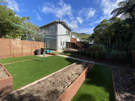 Family home in Ngaio - Photo 1