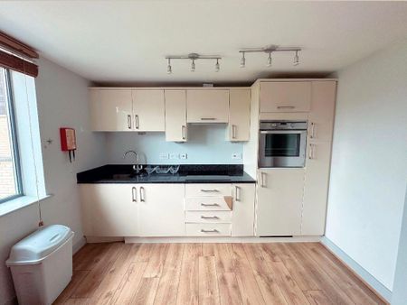 3 bedroom flat to rent - Photo 2