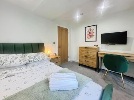 1 bedroom in a house share to rent - Photo 2