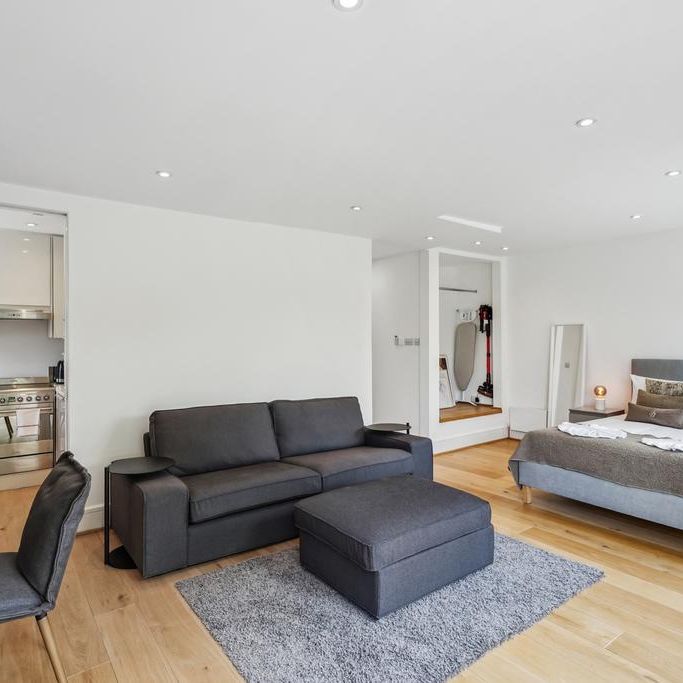 Studio to rent - Photo 1