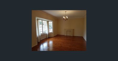 Bright & Comfortable house in a quiet street - Photo 2
