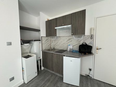 "LE CHARMANT" - Location Appartement joue les tours : 11.12 m2 - Photo 4