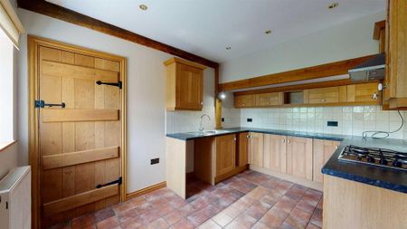 2 bedroom barn conversion to rent - Photo 3