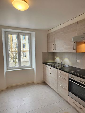 Charmant appartement de 3.5 pièces avec terrasse au centre de Fleurier - Photo 2