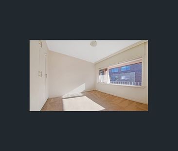 Sunlit Space in the Heart of Prahran - Photo 3