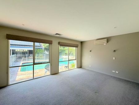 A Private Poolside Lifestyle in a Prestigious Lower Plenty Court - Photo 3