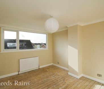 4 bedroom semi-detached house to rent - Photo 4