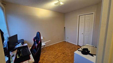 For Lease - 121 Badessa Circle, Vaughan, Ontario - Photo 3