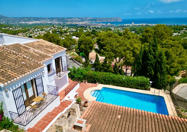 Private villa with pool to rent for winter in Javea